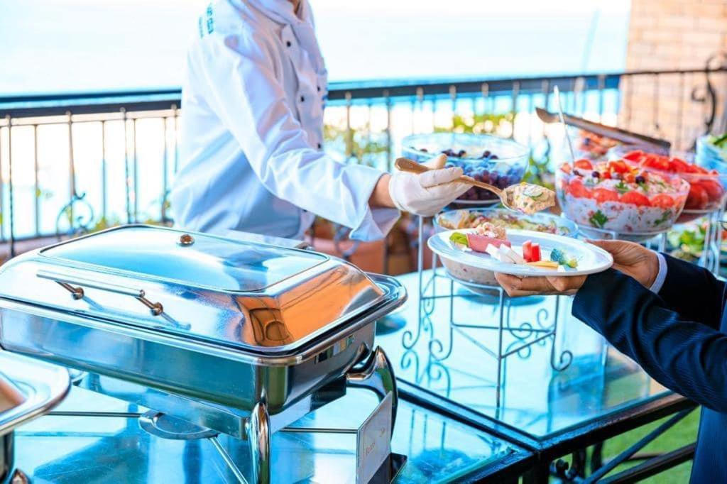 Fleet Club Mahrousa Alexandria Luaran gambar A buffet at a hotel
